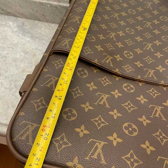 Authentic Louis Vuitton suitcase - Picture 7 of 16
